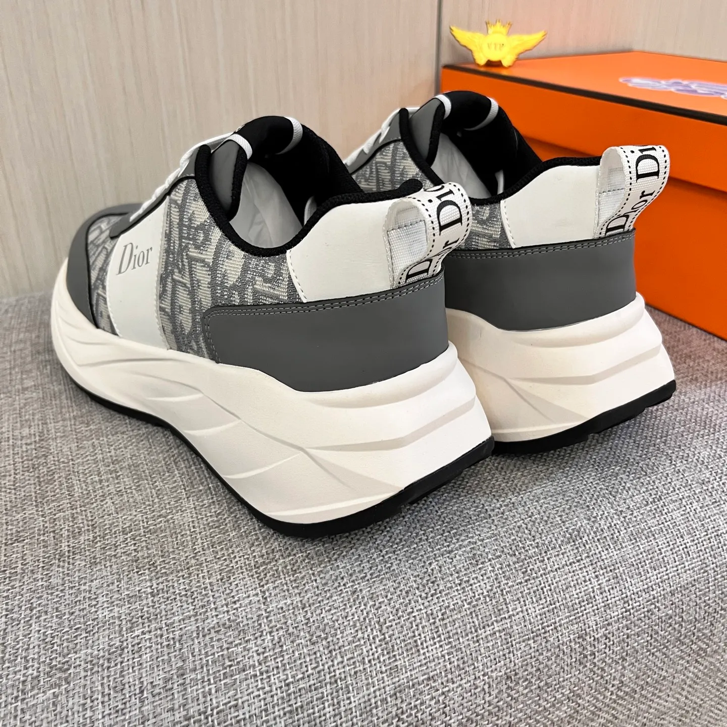 🚘🚘Factory batch 460 men's shoes💰[Dior]🔥 High-end men's shoes brand official website 1:1 latest masterpiece: uppers are made of Italian imported first-layer cowhide with comfortable and breathable lining➕original non-slip and wear-resistant outsole🔥, making walking more convenient and comfortable! An exclusive new model, a stunning work, a beautiful 1:1 replica [color] compared to the official quality! Create a fashionable personality to set off your uniqueness! A must-have for trendy men! Classic 🔥Size: 38-44 Color: 🔥 2⃣️colors available🔥.